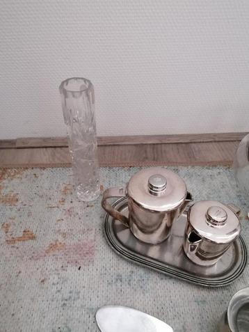 Tinnen en of verzilverde items  beschikbaar voor biedingen