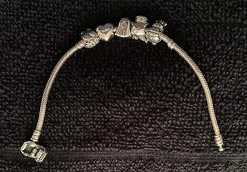 Originele Pandora armband,  met bedels.  beschikbaar voor biedingen