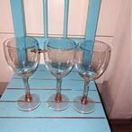 Wijnglazen zalmkleurige voet 3 stuks, Huis en Inrichting, Ophalen, Glas of Glazen, Overige stijlen, Glas
