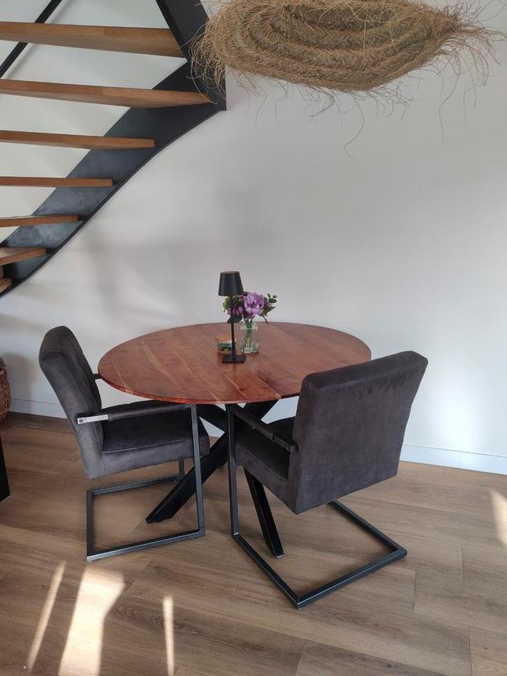 Mooie massieve ronde eettafel 120 cm, Huis en Inrichting, Tafels | Eettafels, Zo goed als nieuw, 100 tot 150 cm, 100 tot 150 cm