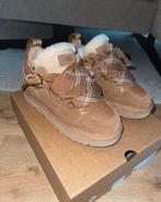 Ugg Lowmel, Beige, Nieuw, Ophalen of Verzenden, Sneakers of Gympen