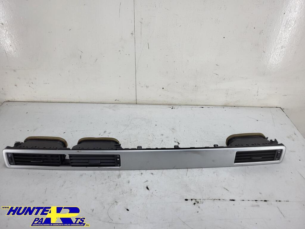 Dashboard luchtrooster Volvo V70 III ('07-'17) 30715143, Gebruikt, Ophalen of Verzenden, Volvo, Volvo