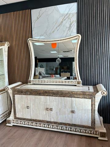 Dressoir Set & Vitrinekast Handwerk beschikbaar voor biedingen