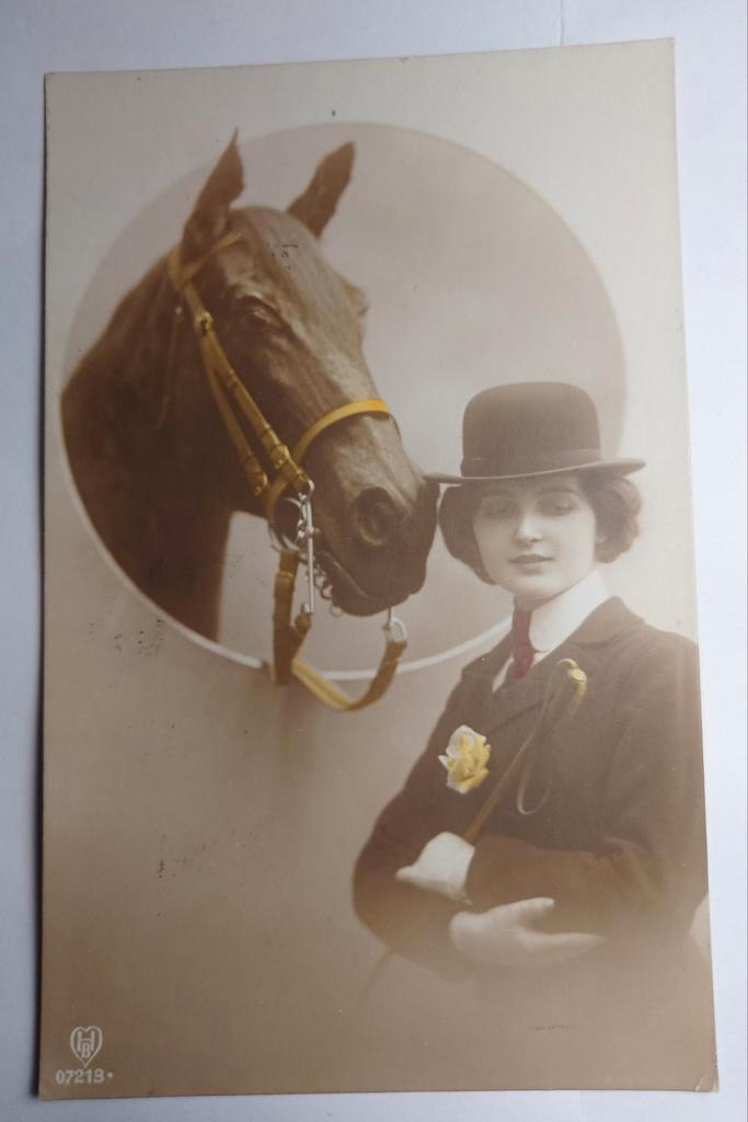 Oude kaart 1918: Vrouw met paard, Heerhugowaard, Verzamelen, Ansichtkaarten | Themakaarten, Gelopen, Voor 1920, Overige thema's