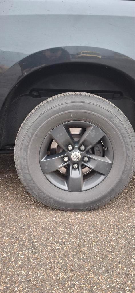 17 Inch Dodge Ram Goodyear velgen+ Banden all seasons, Auto-onderdelen, Banden en Velgen, Banden en Velgen, All Season, 17 inch