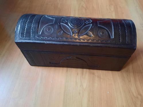 Uniek sieradenkist. Handgemaakt door Toeareg. Leer, Antiek en Kunst, Curiosa en Brocante, Ophalen of Verzenden