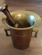 Een prachtige zware bronzen vijzel met stamper., Ophalen of Verzenden, Brons