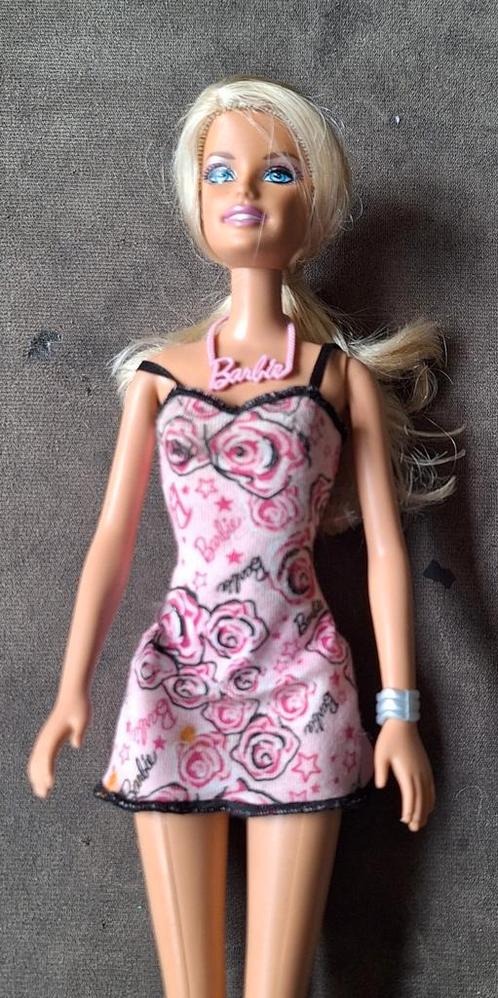 Barbie Pop 2010 Mattel Roze Jurkje Blond Haar, Kinderen en Baby's, Speelgoed | Poppen, Gebruikt, Barbie, Ophalen of Verzenden
