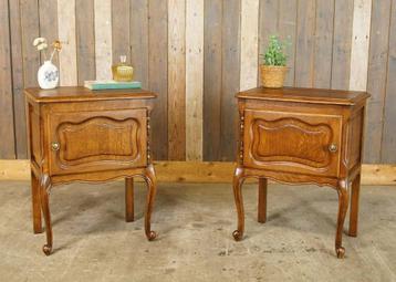 Twee brocante houten nachtkastjes Louis XV-stijl - Queen Ann beschikbaar voor biedingen