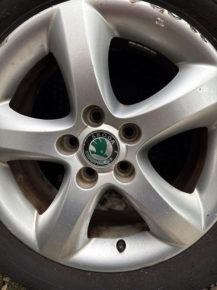 Skoda Winterbanden met Velgen 15 inch, Auto-onderdelen, Banden en Velgen, Banden en Velgen, Winterbanden, 15 inch, 185 mm, Personenwagen