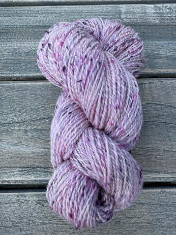 Handgesponnen merino wol met tweed beschikbaar voor biedingen