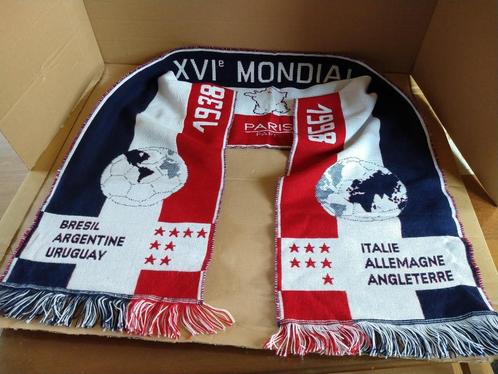 Originele Sjaal voetbal FIFA World cup 1998 Parijs, Verzamelen, Sportartikelen en Voetbal, Zo goed als nieuw, Vaantje of Sjaal