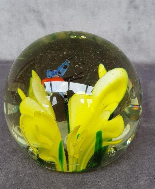 Presse papier nr. B, Vlinder op een bloem, Antiek en Kunst, Kunst | Overige Kunst, Ophalen of Verzenden