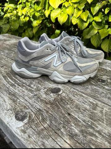 New Balance 9060 Grijs - Maat 42,5 beschikbaar voor biedingen