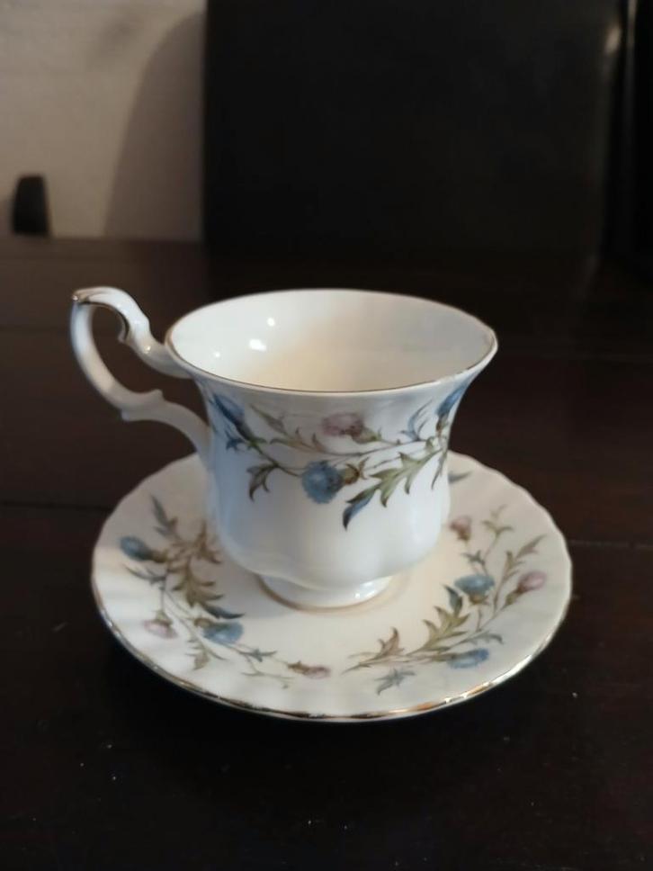 Royal Albert Brigadoon dames kop en schotel, Huis en Inrichting, Keuken | Servies, Zo goed als nieuw, Kop(pen) en/of Schotel(s)