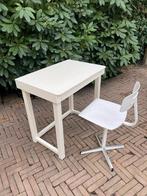 Lessenaar en schoolstoeltje bureautje wit bureau + stoel, Ophalen, Gebruikt, Tafel(s) en Stoel(en)