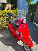 Mooie Rode Vespa primavera 4 takt bouwjaar 2017, Fietsen en Brommers, Scooters | Vespa, Ophalen, Gebruikt, Overige modellen, Benzine