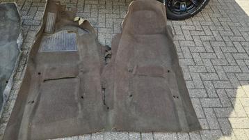 Tapijt vloerbedekking bruin BMW 3 serie E30 sedan TAPIJTE30- beschikbaar voor biedingen