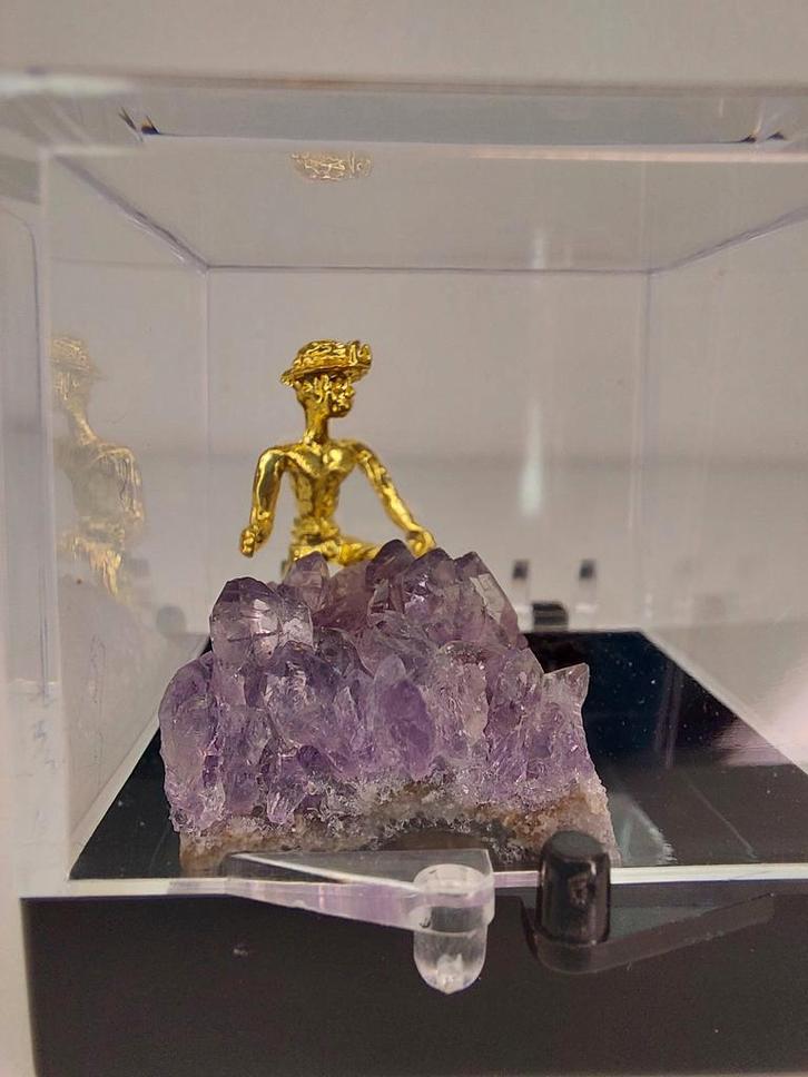 Amethist met mijnwerker in doosje, Antiek en Kunst, Kunst | Beelden en Houtsnijwerken, Ophalen of Verzenden