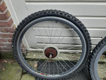 Sportvelgen met 6, 7 en 8 schijven compleet, 26 x 1,75, en 2 beschikbaar voor biedingen
