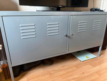IKEA PS Metalen TV-meubel met deurtjes beschikbaar voor biedingen
