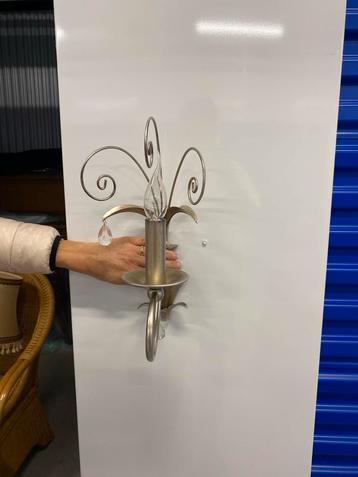 Twee Vintage Wandlampen met Kristallen beschikbaar voor biedingen
