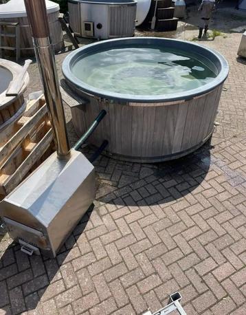 Hottub deals!! Gebruikte houtgestookte hottubs / 2e hands beschikbaar voor biedingen