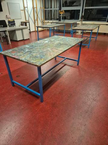 Werkbanken met Stevig Onderstel - totaal 6 stuks beschikbaar voor biedingen