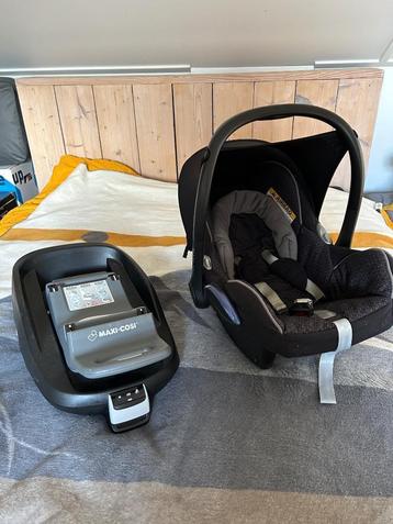 maxicosi + familyfix base  beschikbaar voor biedingen