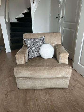 2x Fauteuil beige met hocker Meridiani beschikbaar voor biedingen