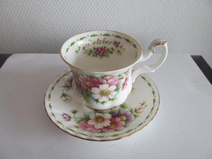 Royal Albert kop en schotel - October, Verzamelen, Porselein, Kristal en Bestek, Zo goed als nieuw, Kop en/of schotel, Porselein