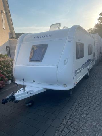 HOBBY - De Luxe 560 KMFE (Incl. mover, nieuwe banden, etc.) beschikbaar voor biedingen