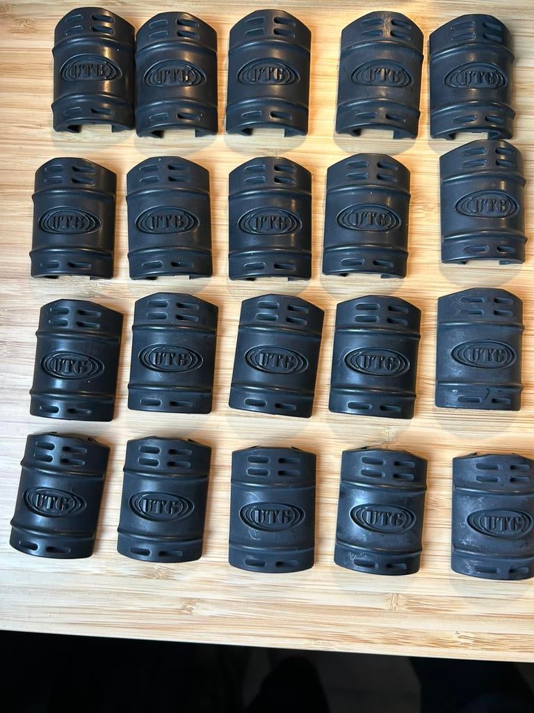 UTG railcovers voor picatinny rail, Sport en Fitness, Schietsport-accessoires, Ophalen of Verzenden, Zo goed als nieuw