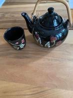 klein theepotje met 1 theekopje Vintage, Huis en Inrichting, Keuken | Servies, Ophalen, Zo goed als nieuw, Aardewerk, Overige stijlen