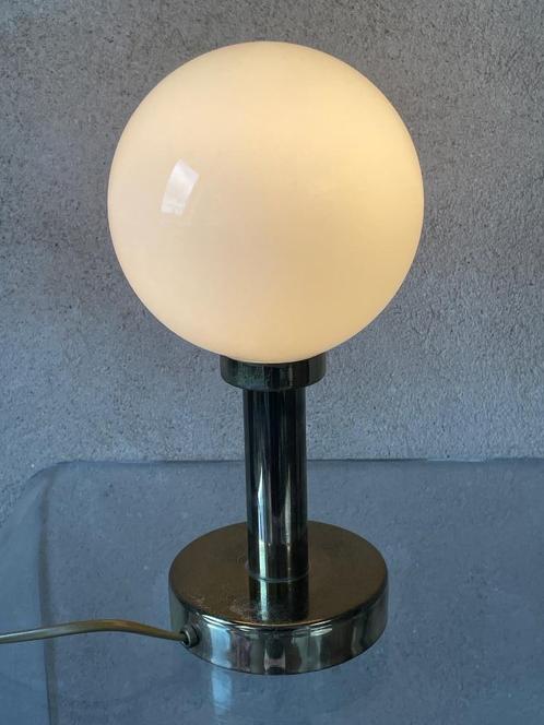 Tafellamp lamp messingkleurig bollamp 1970s 80s eighties, Huis en Inrichting, Lampen | Tafellampen, Gebruikt, Minder dan 50 cm