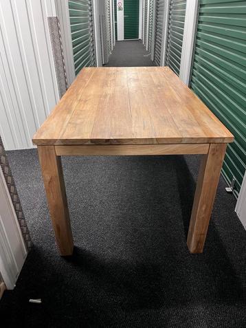 eettafel beschikbaar voor biedingen