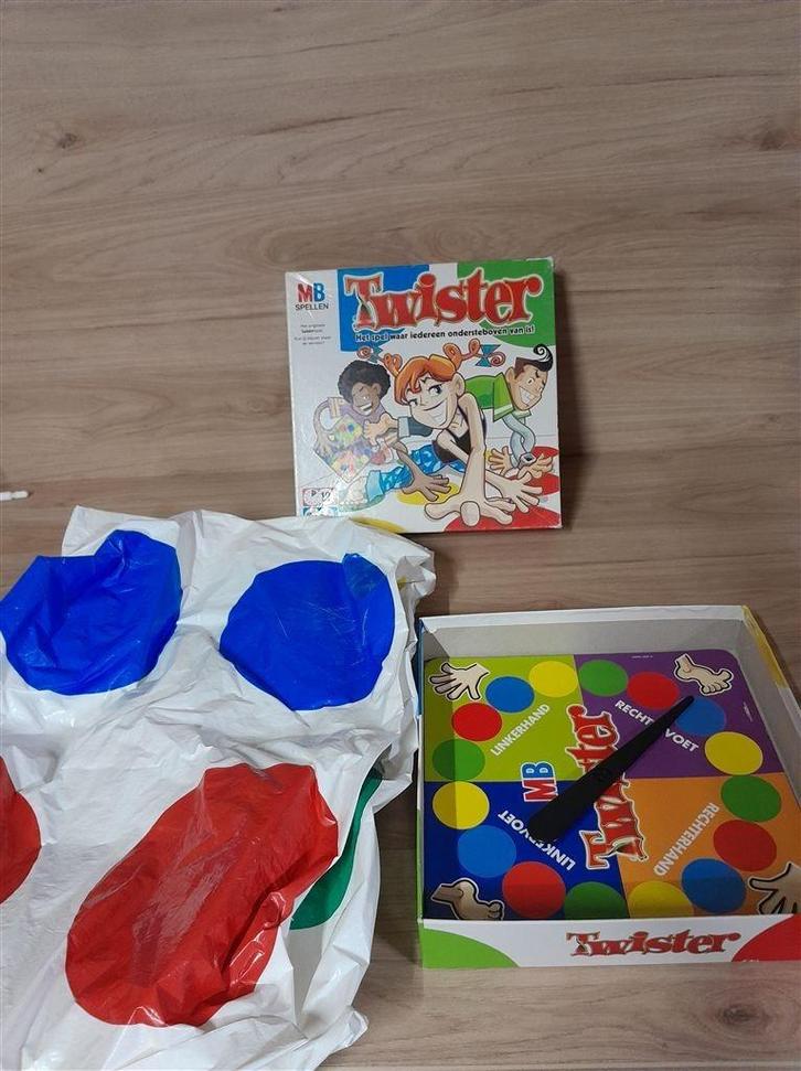 Twister - s1694, Hobby en Vrije tijd, Gezelschapsspellen | Bordspellen, Zo goed als nieuw, Ophalen of Verzenden