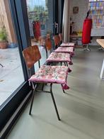 Stoelen (hout en metaal) met sissyboy zitkussens, Ophalen, Gebruikt, Bruin, Metaal