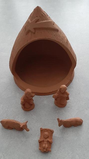 Kerststalletje met beeldjes terracotta beschikbaar voor biedingen
