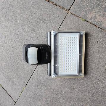 Steinel led buitenlamp  met Bewegingsmelder beschikbaar voor biedingen