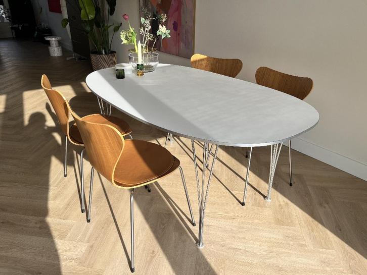 Fritz Hansen B616 Superellipse Design Eettafel – €1250, Huis en Inrichting, Tafels | Eettafels, Zo goed als nieuw, 100 tot 150 cm