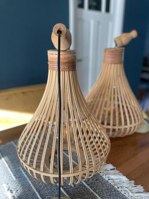 Mooie rotan hanglampen, Huis en Inrichting, Lampen | Hanglampen, Zo goed als nieuw, 50 tot 75 cm, Hout, Ophalen of Verzenden