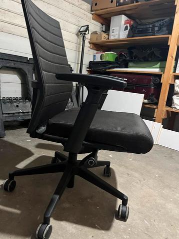 Zwarte Bureaustoel - Ergonomisch beschikbaar voor biedingen