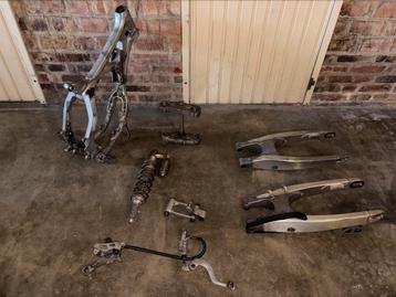 Frame 125 yz 2005/2006 en andere spullen yamaha beschikbaar voor biedingen