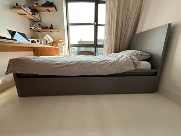 MALM Ikea bed met 2 laden zo goed als nieuw.