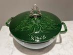 Nieuwe Staub braadpan 24 cm Pine Tree Basilicum, Huis en Inrichting, Keuken | Potten en Pannen, Gietijzer, Nieuw, Ophalen of Verzenden