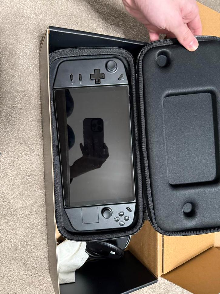 Lenovo Legion Go - Handheld Gaming PC, Spelcomputers en Games, Games | Nintendo Switch, Zo goed als nieuw, Avontuur en Actie, 1 speler