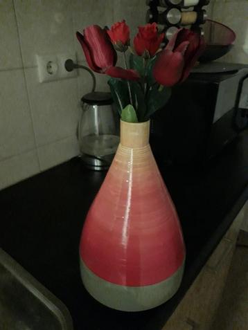 Mooie decoratieve vaas beschikbaar voor biedingen