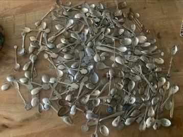 Ongesorteerde verz. theelepels ca 185 stuks in een koop beschikbaar voor biedingen