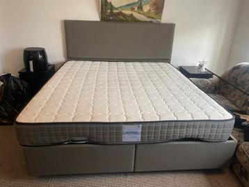 Boxspring 180 cm - Tweepersoonsbed beschikbaar voor biedingen
